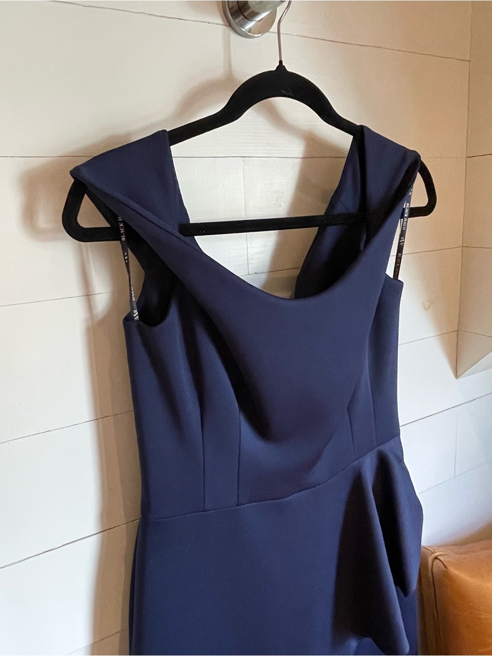 Black Halo Midnight Navy Sleeveless V-Back Maxi Gown - Picture 8 of 8